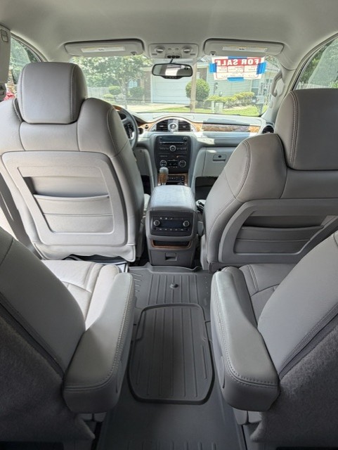 b10 2008 Buick Enclave CXL